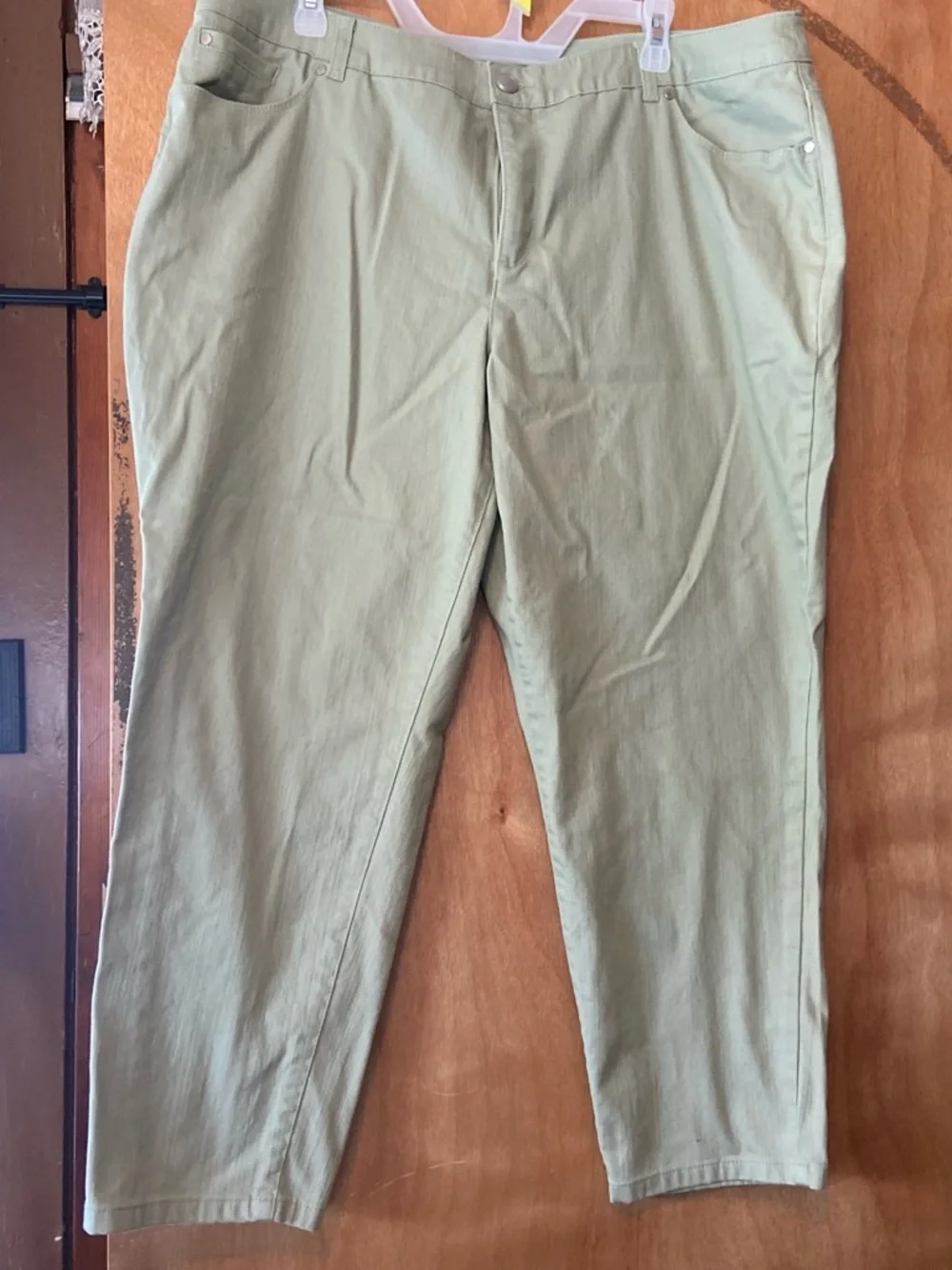 Women's Straight Leg Pants in Light Olive
